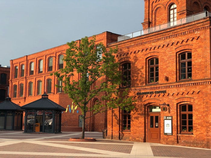 Wyremontowana stara fabryka