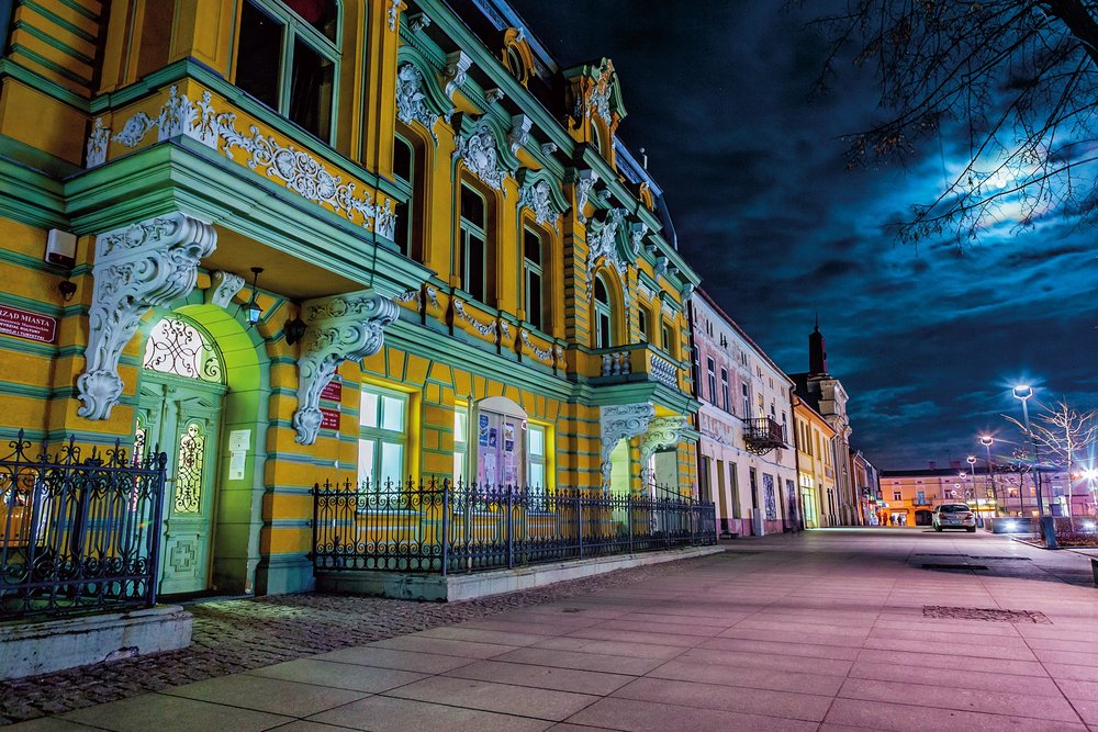 Pierzeja zabytkowych kamienic