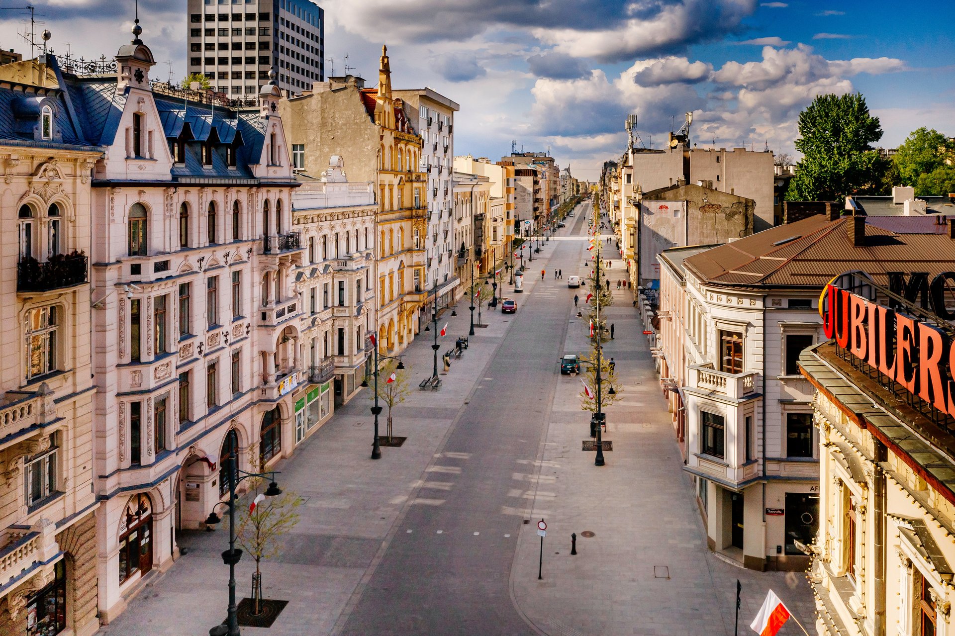Opustoszała ulica Piotrkowska