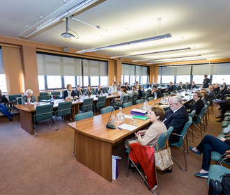 Ludzie uczestniczący w konferencji